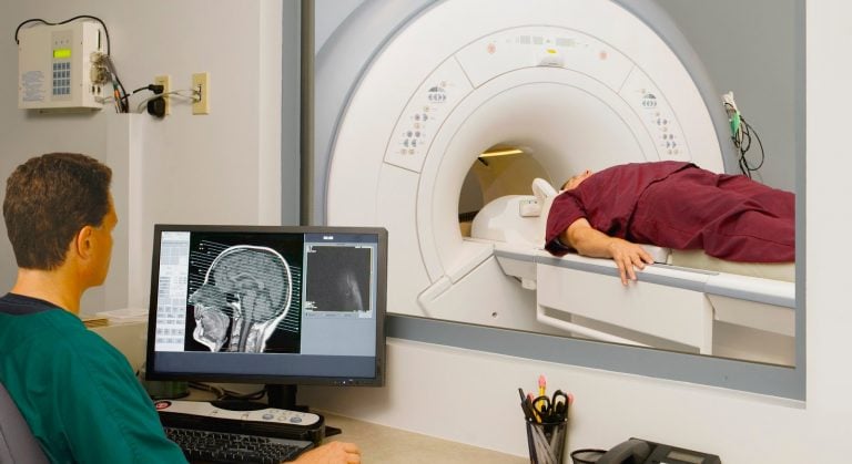 Можно ли делать МРТ с имплантами?
